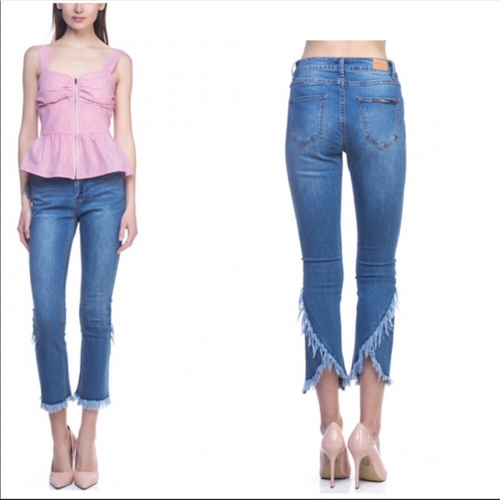 LAST ONE🚨 Frayed Flare Ankle Dark Wash Fit Jeans